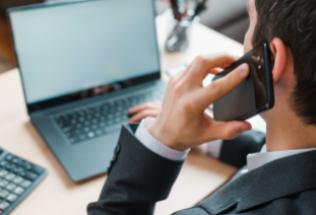 Czy telefon służbowy trzeba oddać?