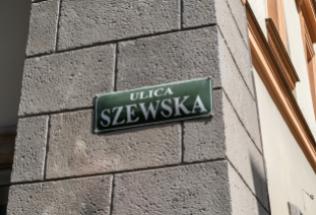 Kto decyduje o zmianie nazwy ulicy?