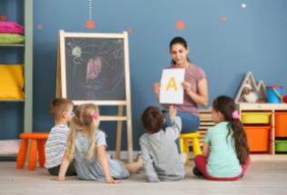 Jakie kwalifikacje trzeba mieć, aby móc pracować w żłobku i przedszkolu?